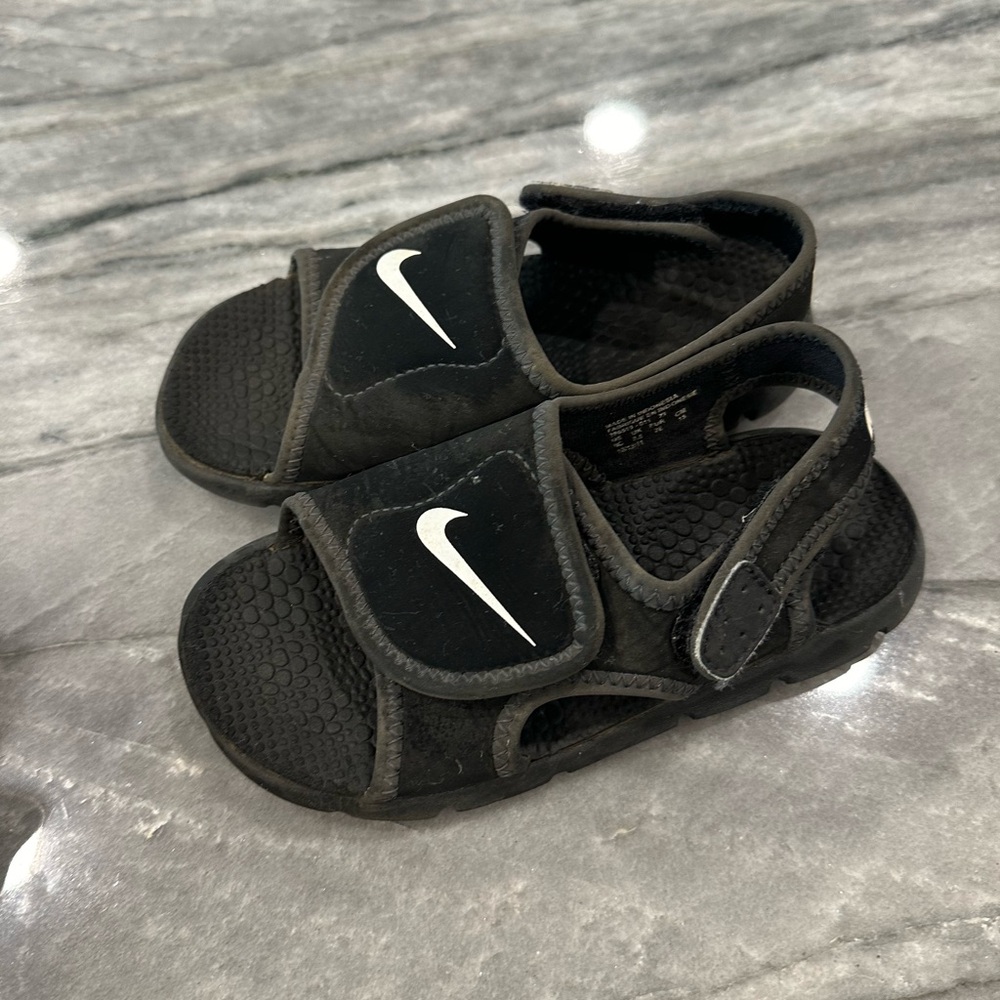 Nike Sunray Black White Slip on Open Toe sandals 9c